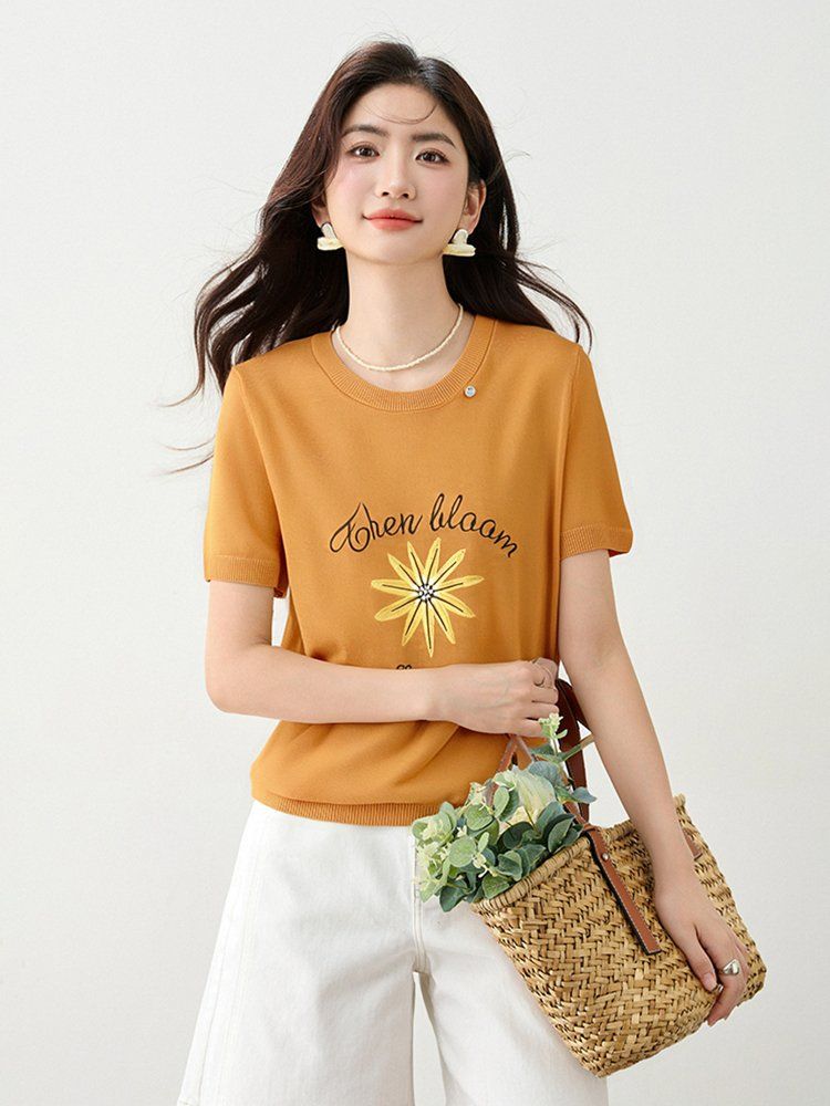 봄 여름 여성 슬림핏 플라워 레터링 반팔 니트 페미닌룩 데일리룩 라운드넥 자수 포인트 - 상세 이미지 4