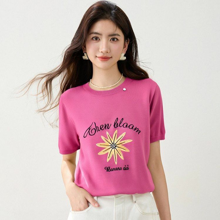 봄 여름 여성 슬림핏 플라워 레터링 반팔 니트 페미닌룩 데일리룩 라운드넥 자수 포인트 - 상품 이미지