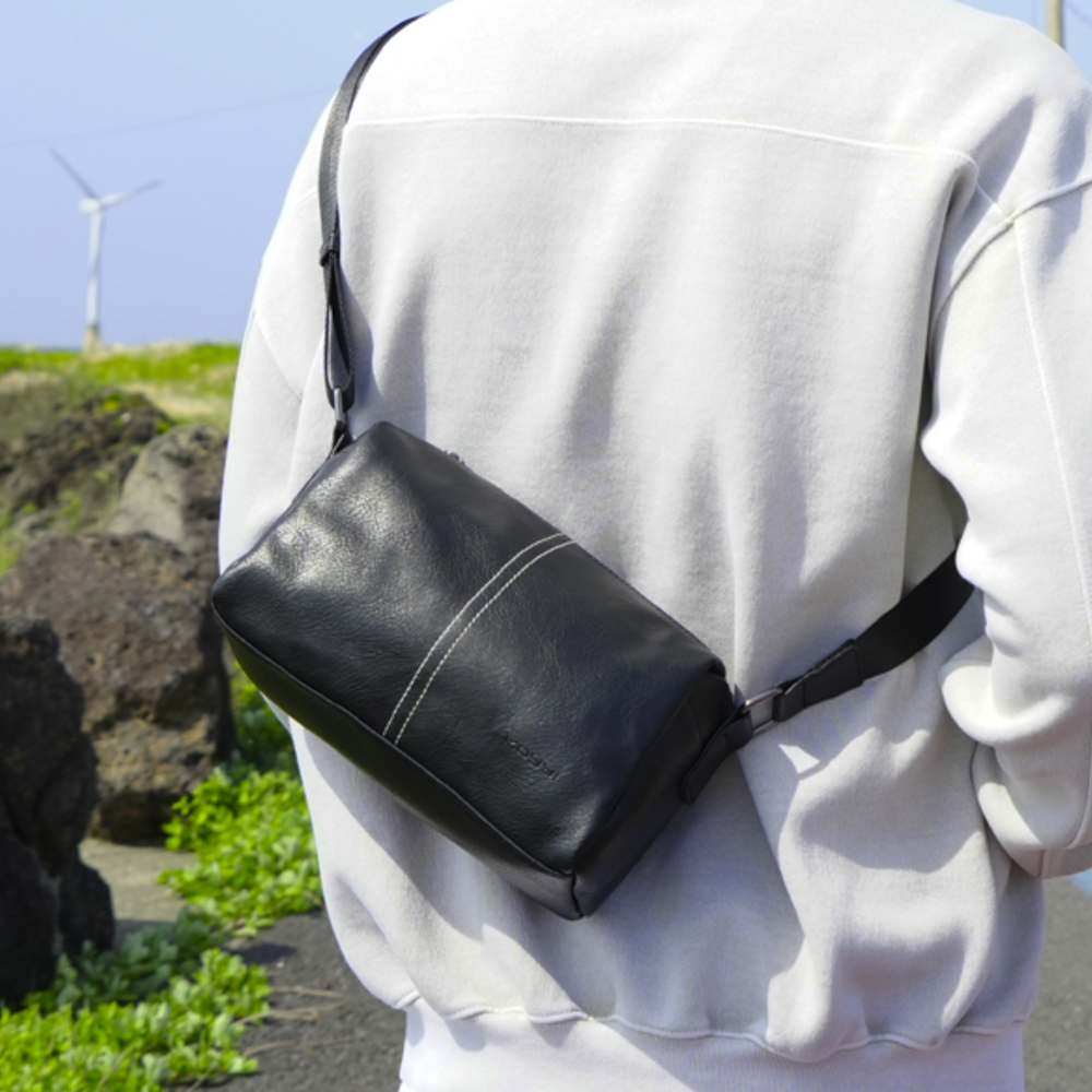 [맨백] 미니 가죽 크로스백 여행용 데일리 미니백 MOY623D