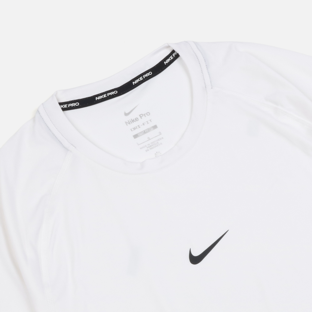 [스크래치]나이키 드라이 핏 타이트 피트니스 반팔티 FB7933-100-SC0000003793 - 상세 이미지 2