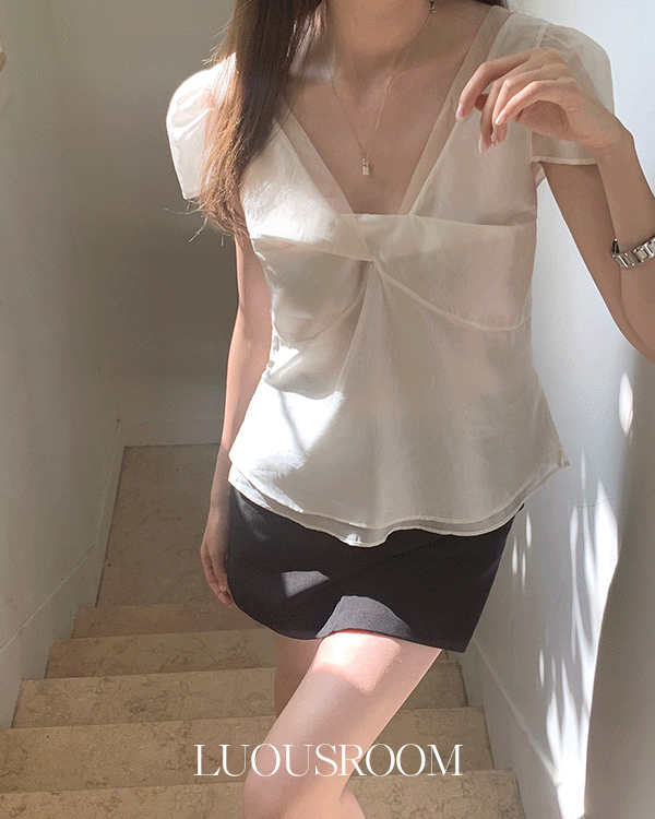 빌리아 브이넥 반팔 소매 시스루 오간자 레이어드 하객룩 블라우스 - 상품 이미지