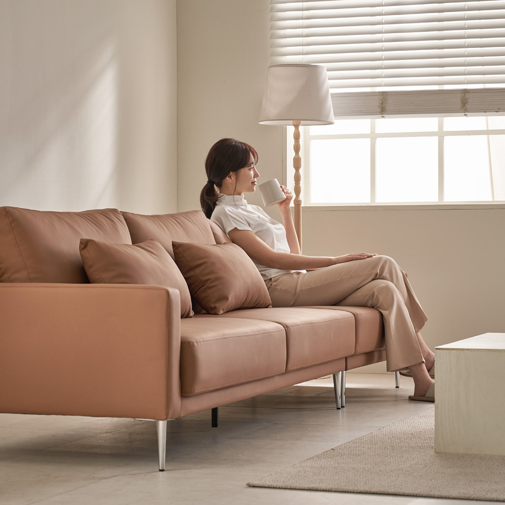 케이하우스홀드 모튼 4인용 가죽소파 쿠션감 좋은 모던디자인 호텔감각 패밀리 가족 거실 소파