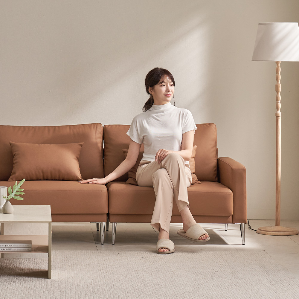 케이하우스홀드 모튼 3인용 가죽소파 쿠션감 좋은 모던디자인 호텔감각 패밀리 가족 거실 소파