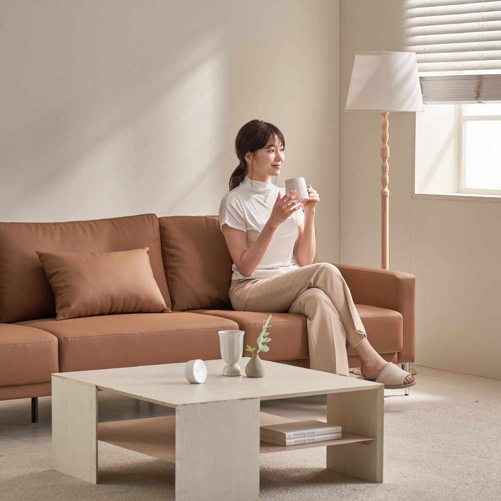 케이하우스홀드 모튼 4인용 가죽소파 쿠션감 좋은 모던디자인 호텔감각 패밀리 가족 거실 소파