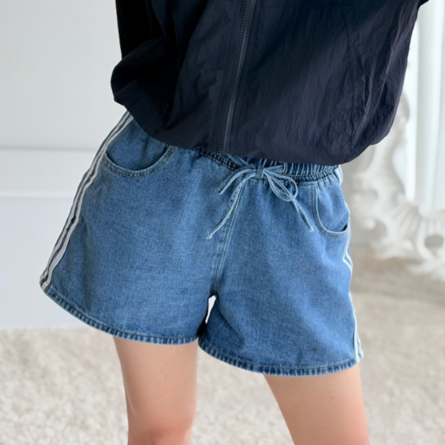 여름 데님 줄무늬 스트라이프 스포티 밴딩 여성 연청 진청 반바지 핫팻츠 - 상세 이미지 3