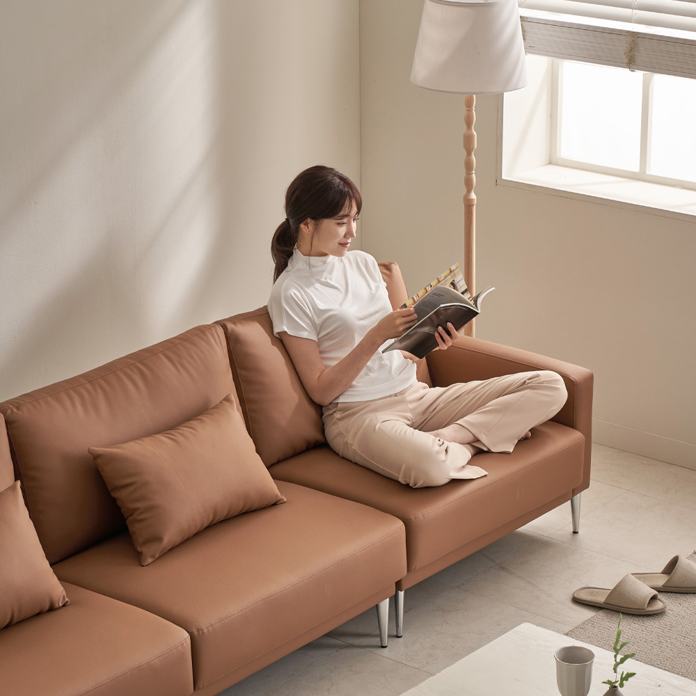 케이하우스홀드 모튼 4인용 가죽소파 쿠션감 좋은 모던디자인 호텔감각 패밀리 가족 거실 소파