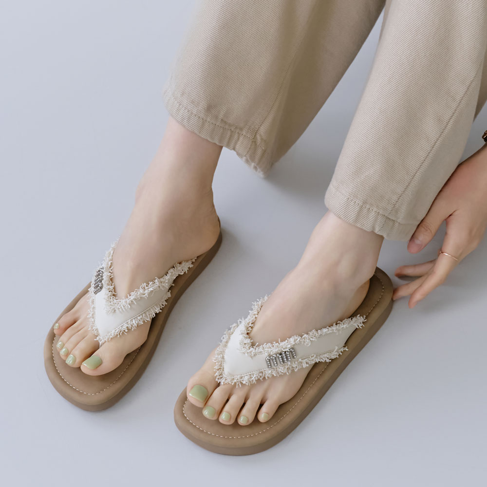 에스유니 발편한 여성 프린지 테슬 여름 플랫 쪼리 슬리퍼 비치샌들 2cm - 상품 이미지