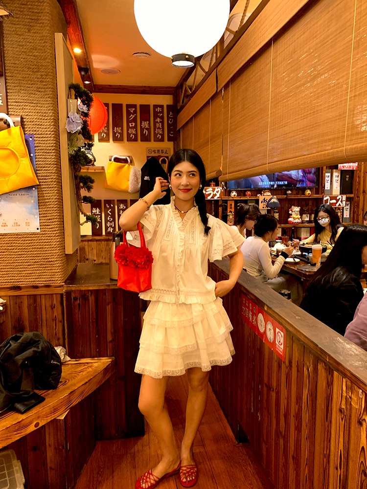 브이넥 프릴포인트 반팔펀칭블라우스 귀여운 빈티지 느좋 일본풍 디자인 고급 면혼방 화이트 - 상세 이미지 4
