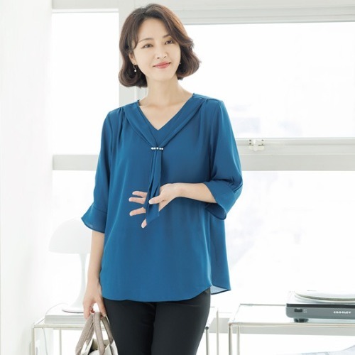 엄마옷 조이마담 T51433 진주타이 브이넥 블라우스 중년여성의류 - 상품 이미지