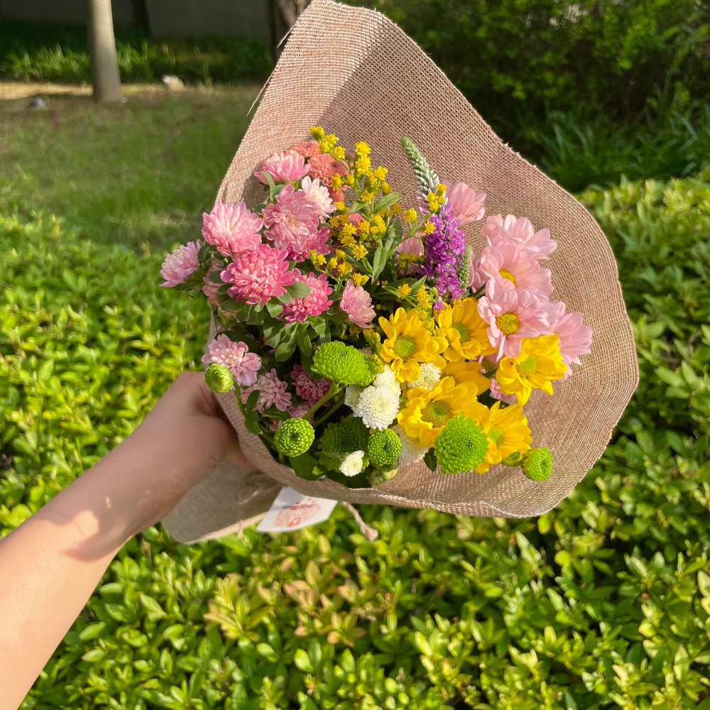 리도르 감성 생화꽃다발 졸업식 감사 축하 선물용 생화 택배 제철 들꽃 - 상세 이미지 2