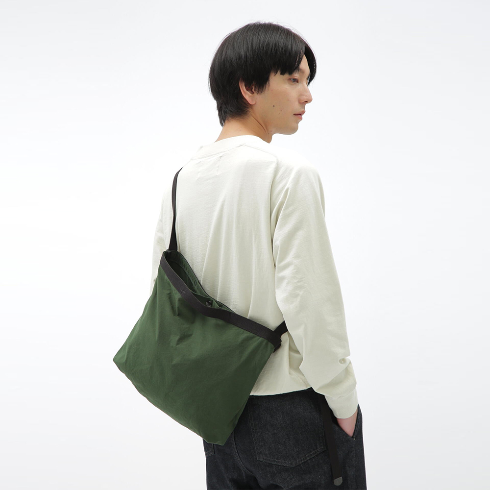 MHL 마가렛호웰 숄더백 WORN NYLON CANVAS 크로스백 5955171502 - 메인 이미지
