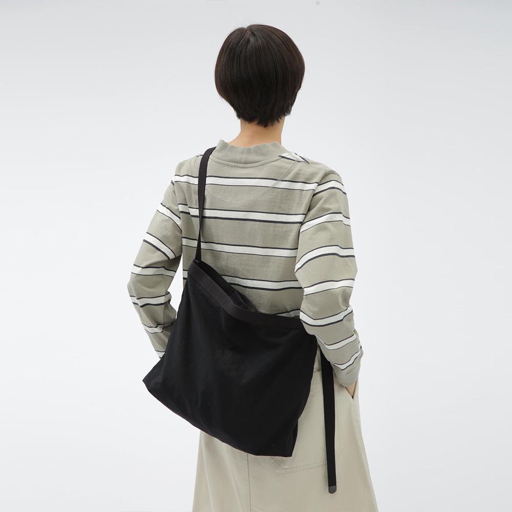 MHL 마가렛호웰 숄더백 WORN NYLON CANVAS 크로스백 5955171502 - 상세 이미지 2