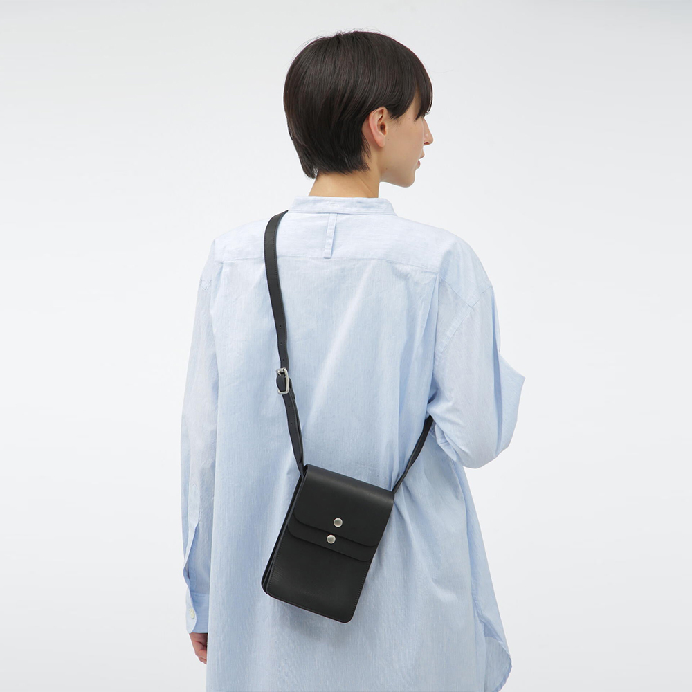 마가렛호웰 숄더백 VEGITABLE TANNED LEATHER 가죽 가방 5785171002 - 메인 이미지