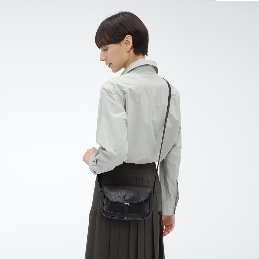 마가렛호웰 숄더백 SADDLE LEATHER BAG 가죽 새들백 5784271001 - 메인 이미지