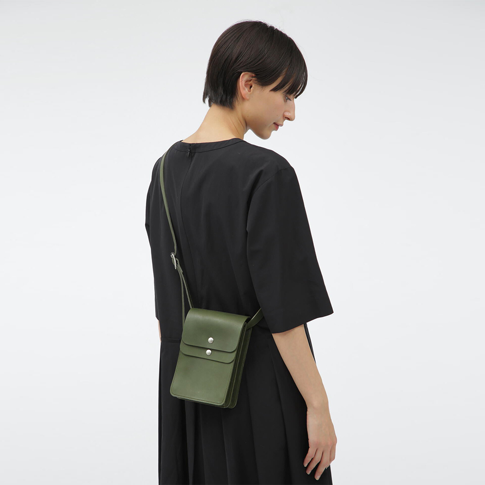 마가렛호웰 숄더백 VEGITABLE TANNED LEATHER 가죽 가방 5785171002 - 상세 이미지 2