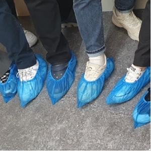 파란색방문용덧신 간편착용실내청소신발커버 실내오염청소용일회용덧신 100매 50명분 - 상품 이미지