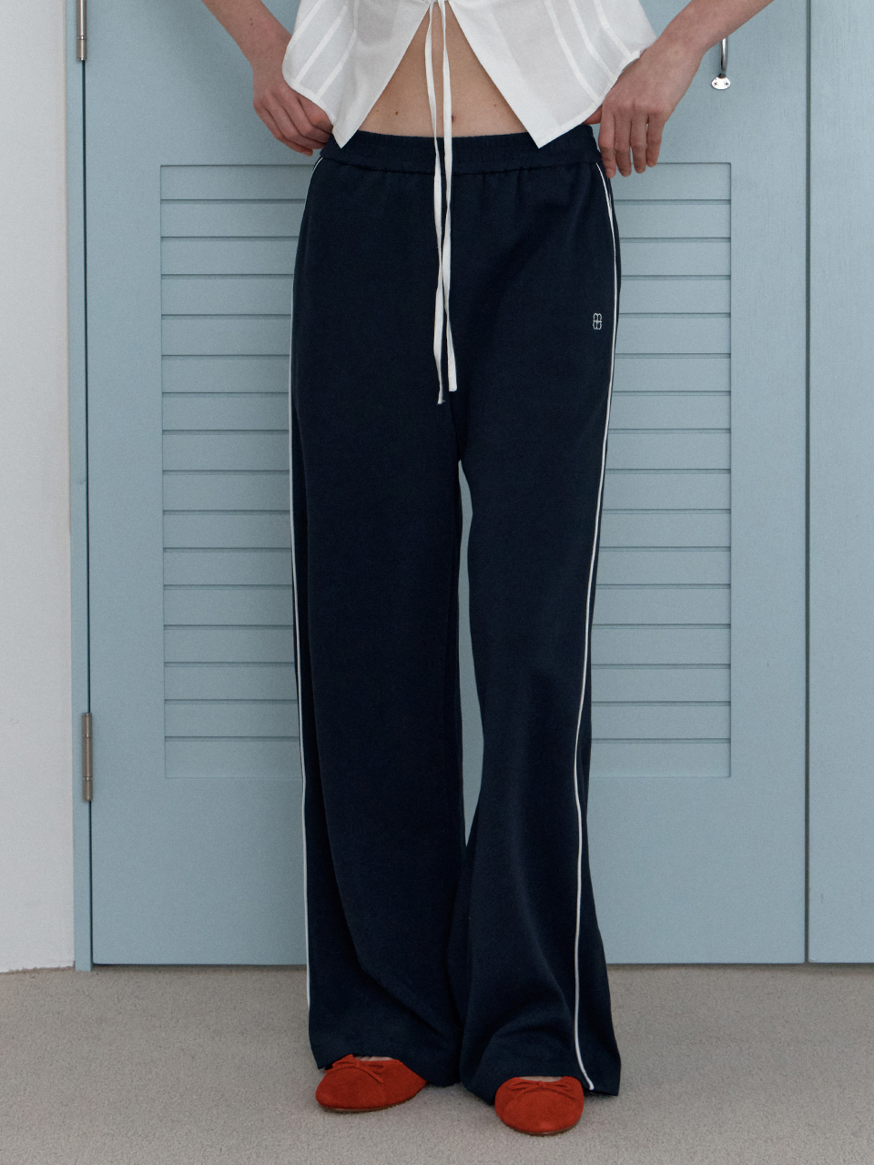 [엘씨브이] EMBROIDERY WIDE SWEAT PANTS_NAVY - 상품 이미지