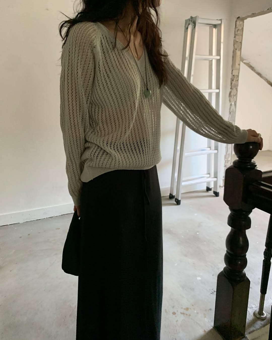 오버무드 여성 썸머 루즈핏 브이넥 그물 레이어드 시스루 여름 긴팔 니트 2color - 상세 이미지 3