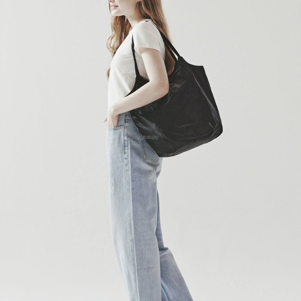 가벼운 타이백 글로시백 보부상가방 휘뚜루마뚜루 블랙 라운드숄더백 - 메인 이미지