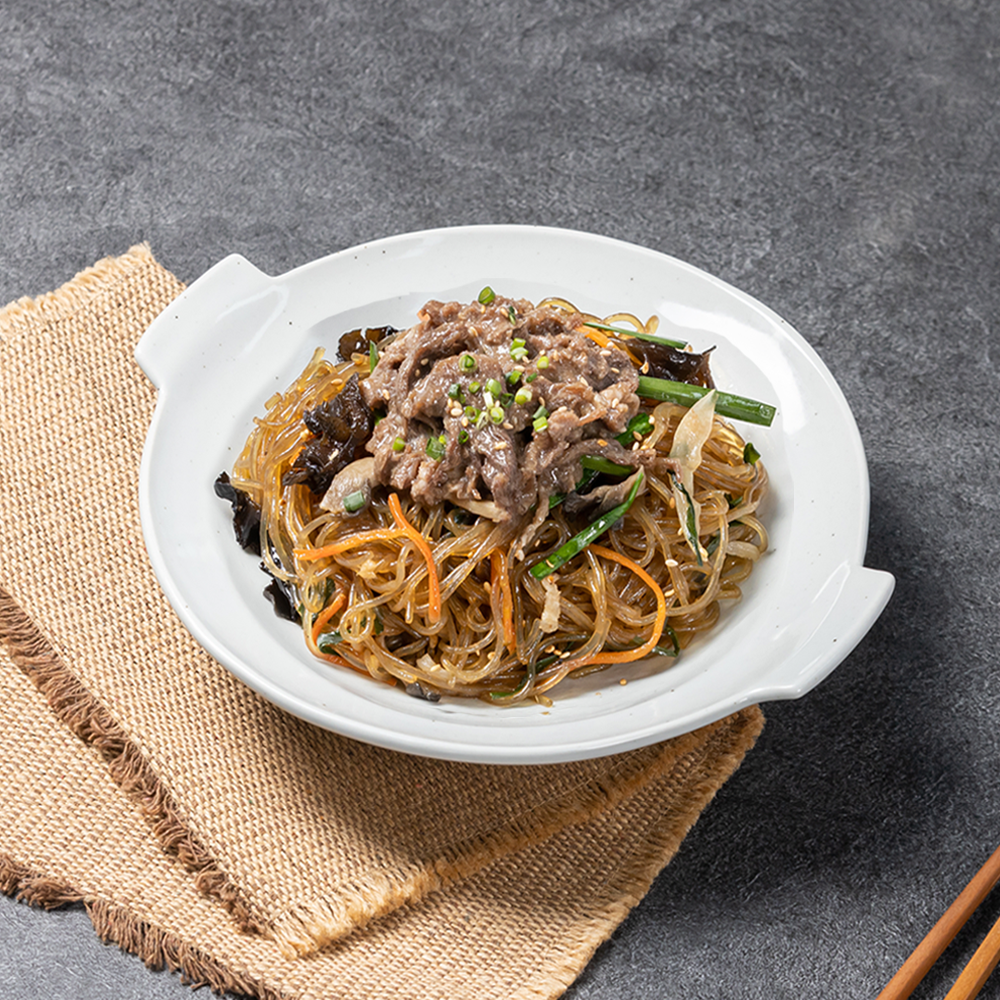전자레인지 5분조리 간편 잡채 바로먹는 올리브유로 맛을 낸 잡채 1팩 2인분 - 상품 이미지