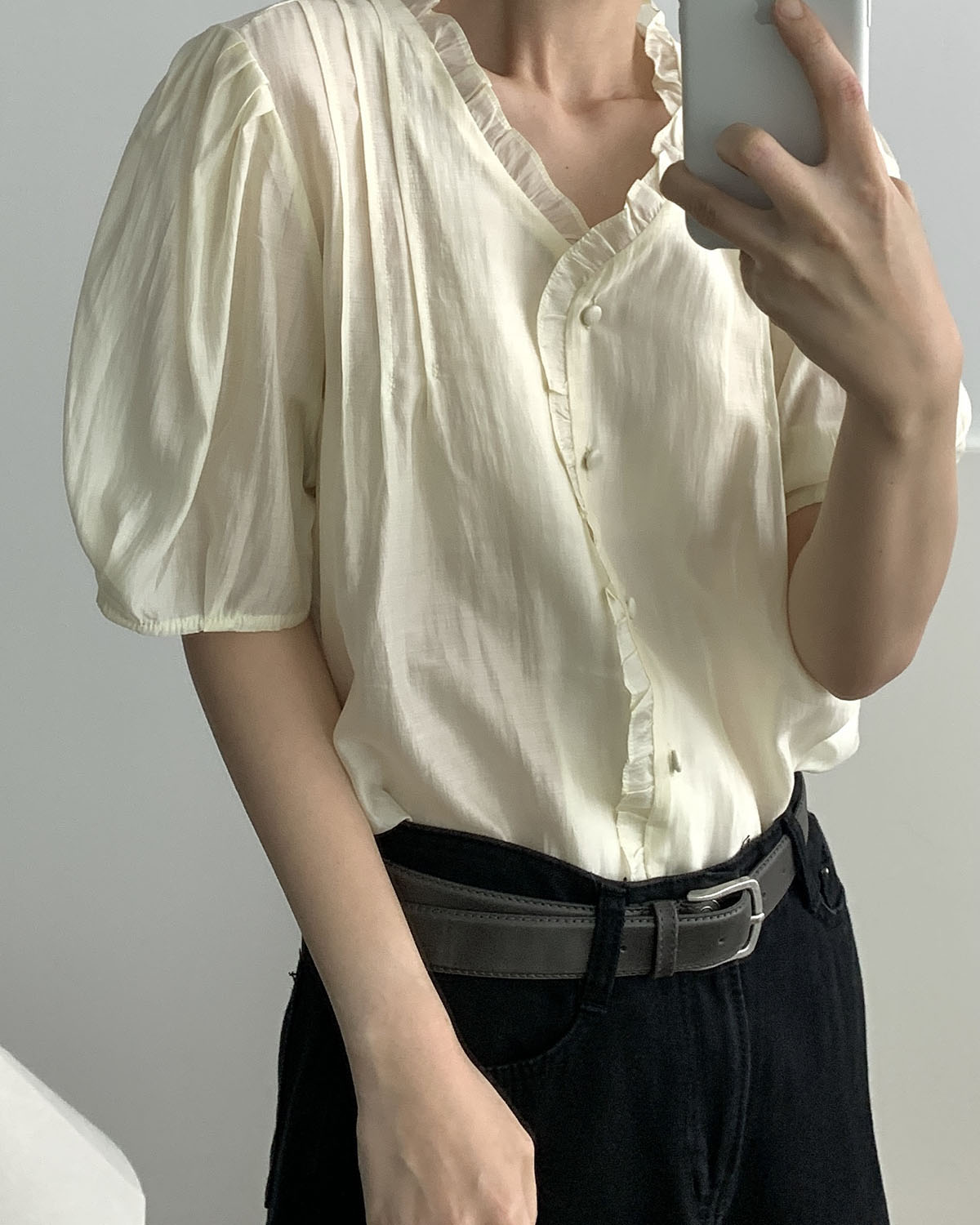 [SALE] 릴리 블라우스 텐셀 프릴 콩단추 여름 실키 반팔블라우스 웨어링무드 (2c) - 상세 이미지 2