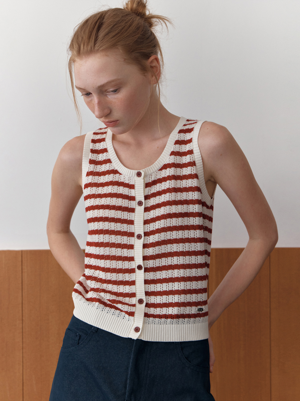[엘씨브이] LINEN STRIPE SLEEVELESS KNIT_RED - 상품 이미지
