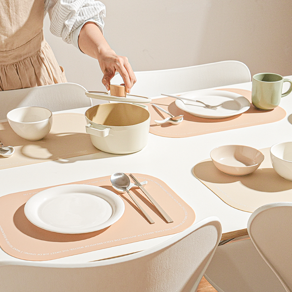 하루의공간 레터링 실리콘 방수 식탁 매트 테이블 식탁보 패드