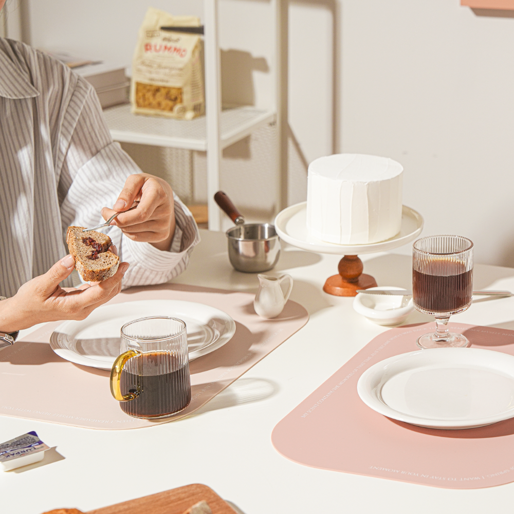 하루의공간 레터링 실리콘 방수 식탁 매트 테이블 식탁보 패드