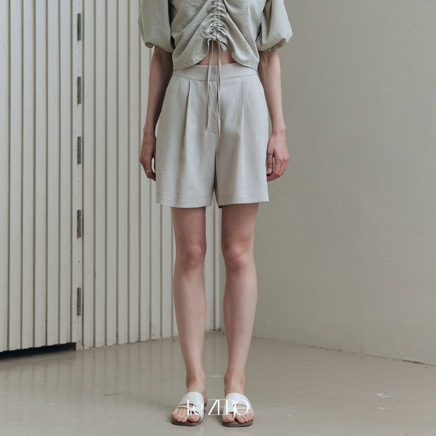 [제로스트릿] 르제로 쿨 브리즈 핀턱 팬츠 LeZERO COOL BREEZE PINTUCK PANTS / GREYISH SAND - 상품 이미지