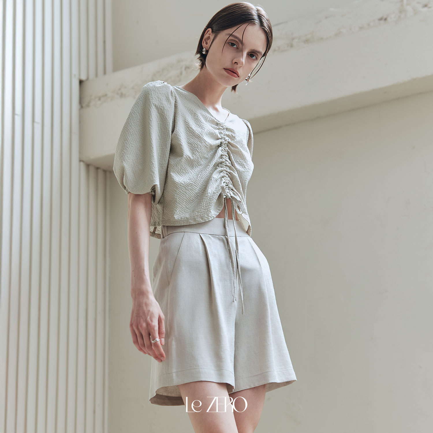 [제로스트릿] 르제로 쿨 브리즈 핀턱 팬츠 LeZERO COOL BREEZE PINTUCK PANTS / GREYISH SAND - 상세 이미지 2