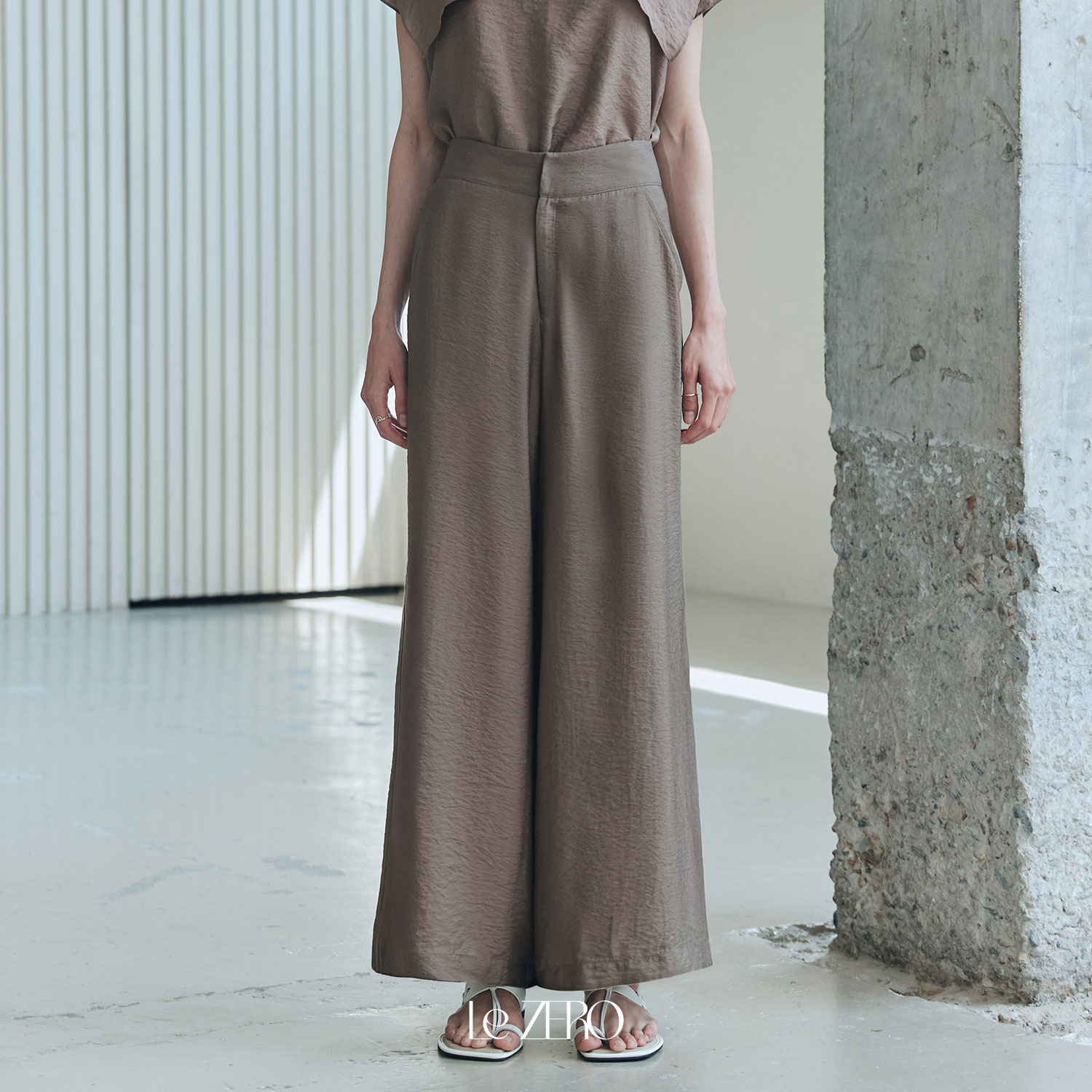 [제로스트릿] 르제로 플로웨어 와이드 팬츠 LeZERO FLOW WEAR WIDE PANTS / COOL BROWN - 상품 이미지