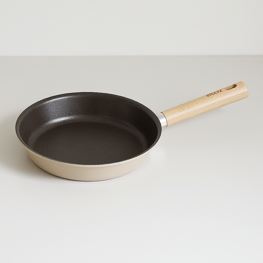 STOLTZ 슈톨츠 초코 쿡웨어 IH 프라이팬 24cm 원목손잡이 통주물 후라이팬 - 메인 이미지