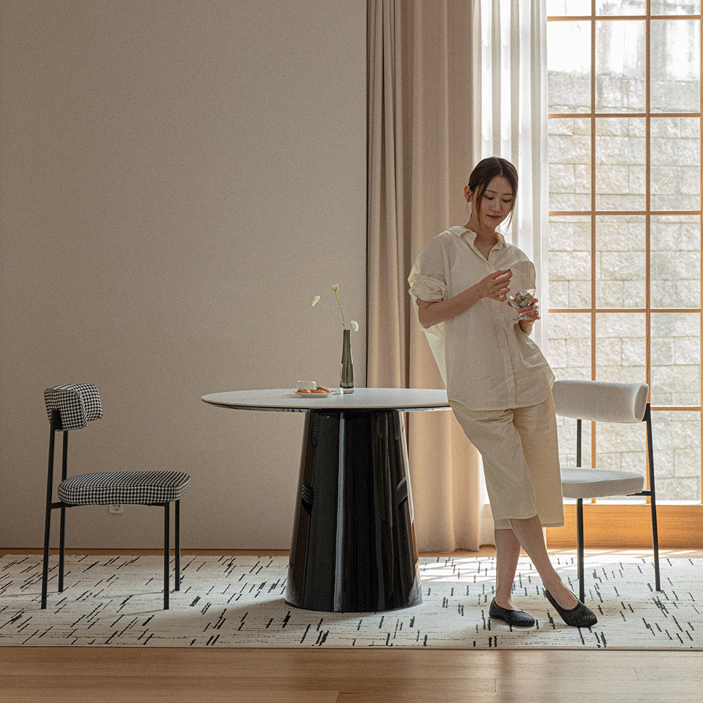 [헨지디자인] 비노 블랙 라운드 세라믹 테이블 원목 인테리어식탁