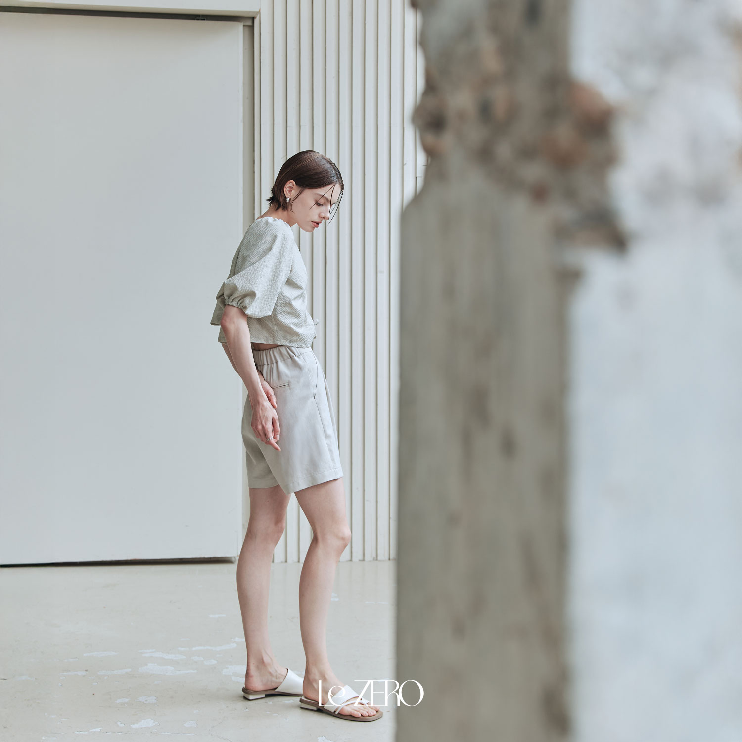 [제로스트릿] 르제로 쿨 브리즈 핀턱 팬츠 LeZERO COOL BREEZE PINTUCK PANTS / GREYISH SAND - 상세 이미지 3