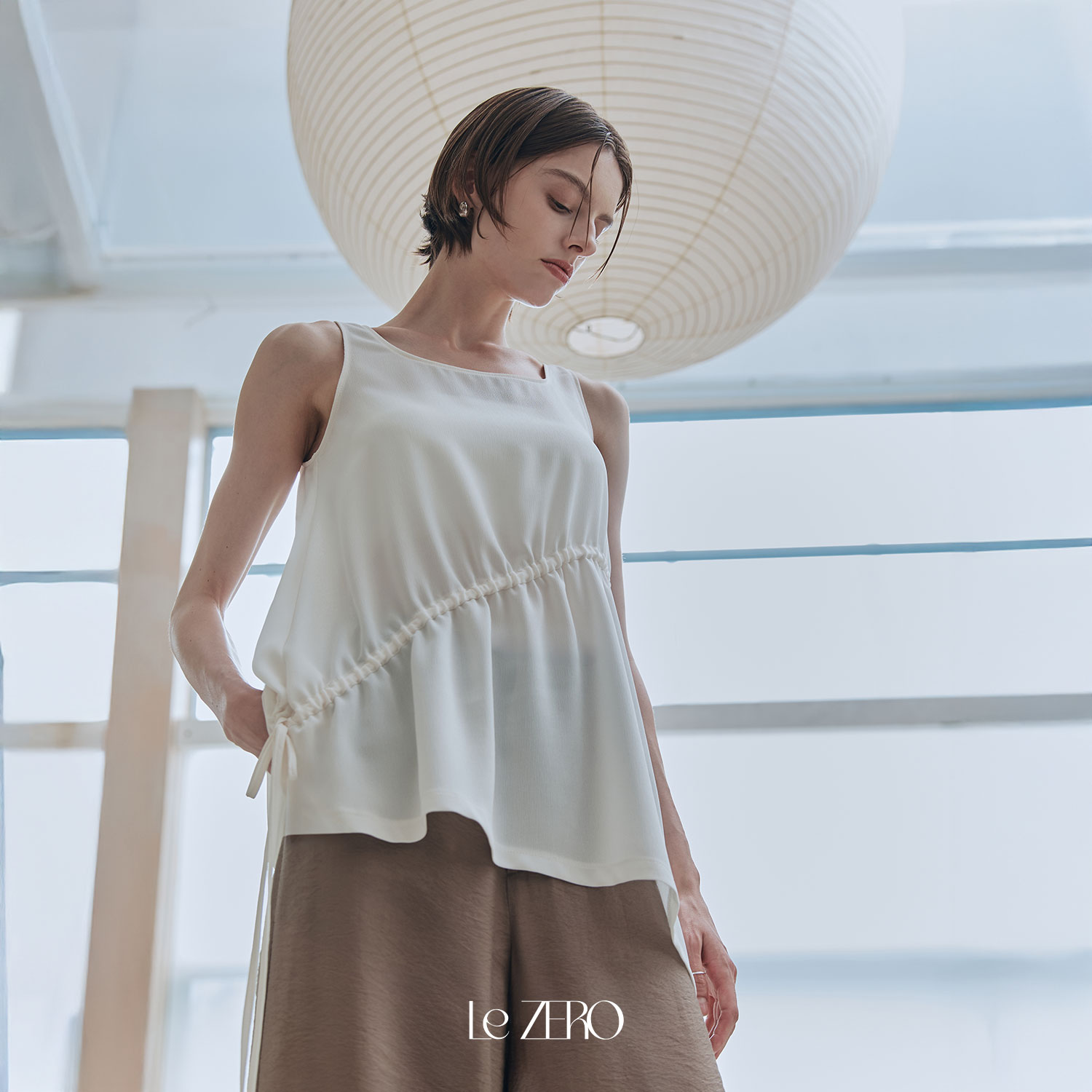 [제로스트릿] 르제로 플레어 언발란스 슬리브리스 LeZERO FLARE UNBALANCE SLEEVELESS / IVORY - 상세 이미지 2