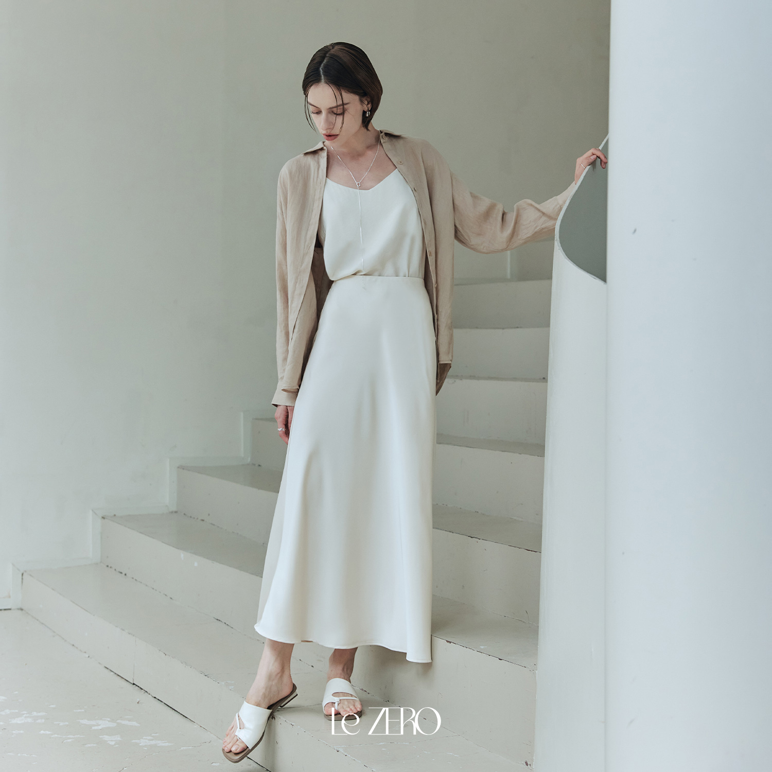 [제로스트릿] [2컬러] 르제로 실키 브이넥 슬리브리스 LeZERO SILKY V-NECK SLEEVELESS - 상세 이미지 2