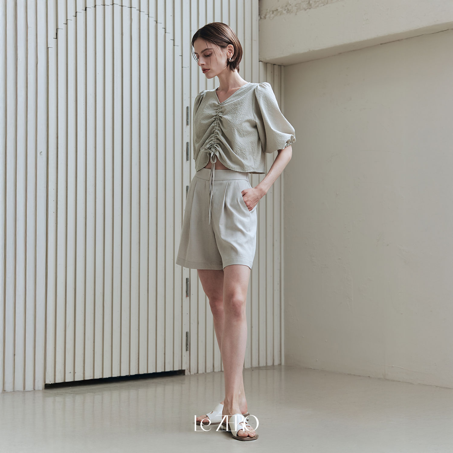 [제로스트릿] 르제로 시어서커 스트링 블라우스 LeZERO SEERSUCKER STRING BLOUSE / KHAKI BEIGE - 상세 이미지 2