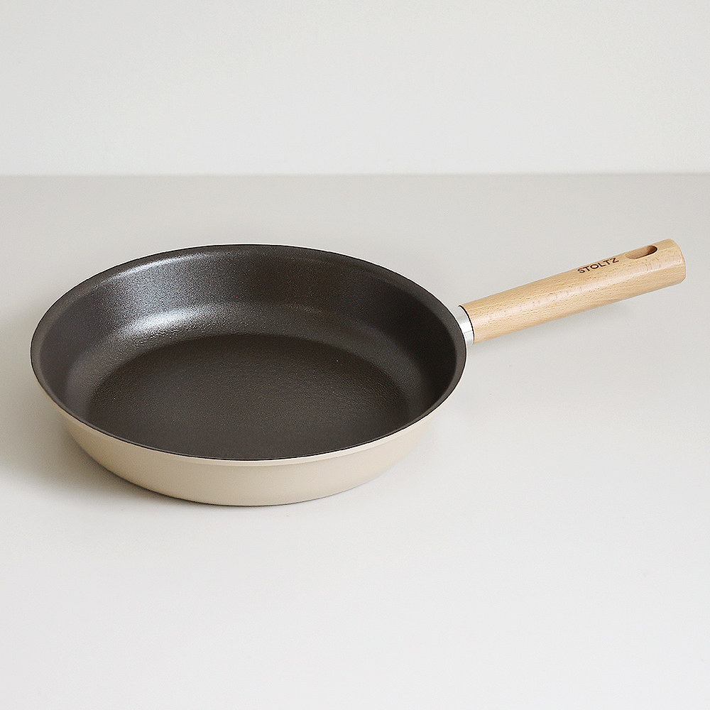 STOLTZ 슈톨츠 초코 쿡웨어 IH 프라이팬 28cm 원목손잡이 통주물 후라이팬 - 메인 이미지