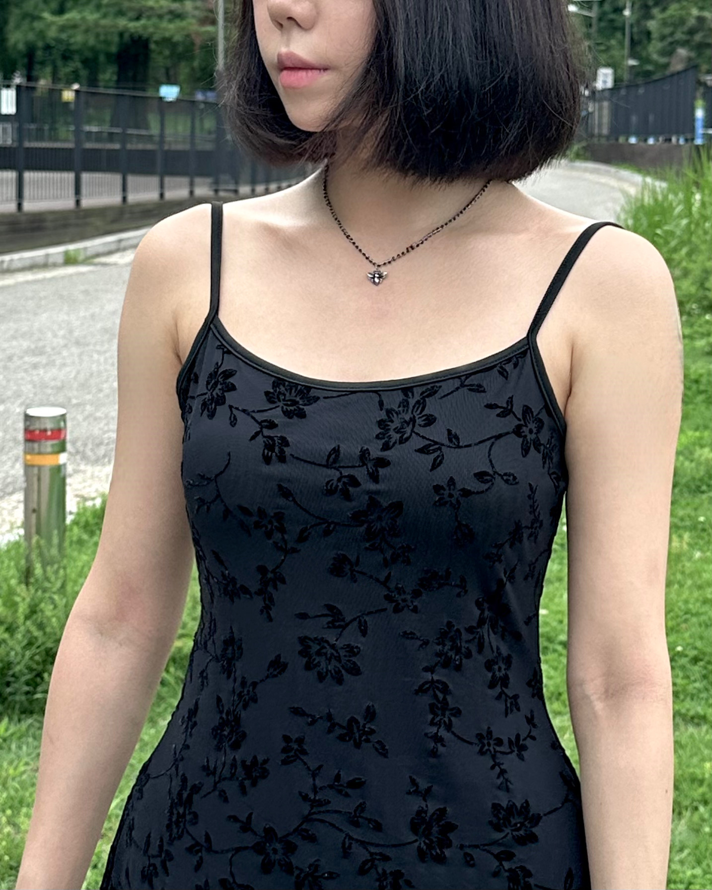 이유진 써지컬 블랙비 글로우 벌 목걸이 - 상세 이미지 5