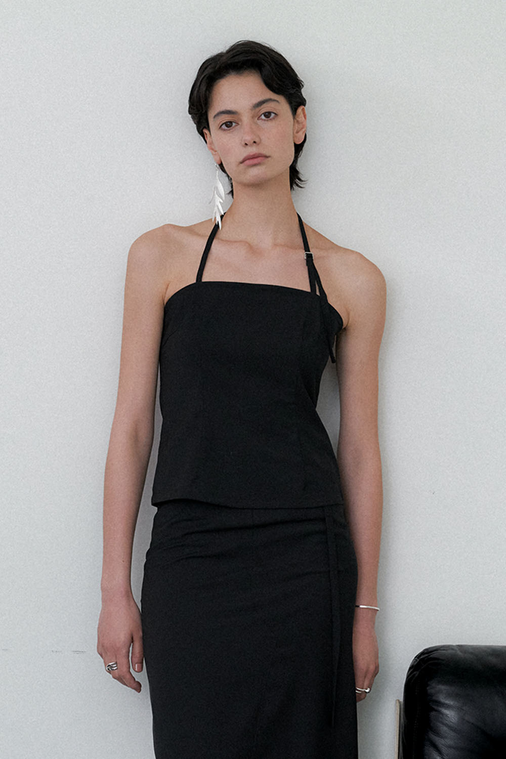 Summer Wool Halter Neck Strap Blouse Black - 메인 이미지