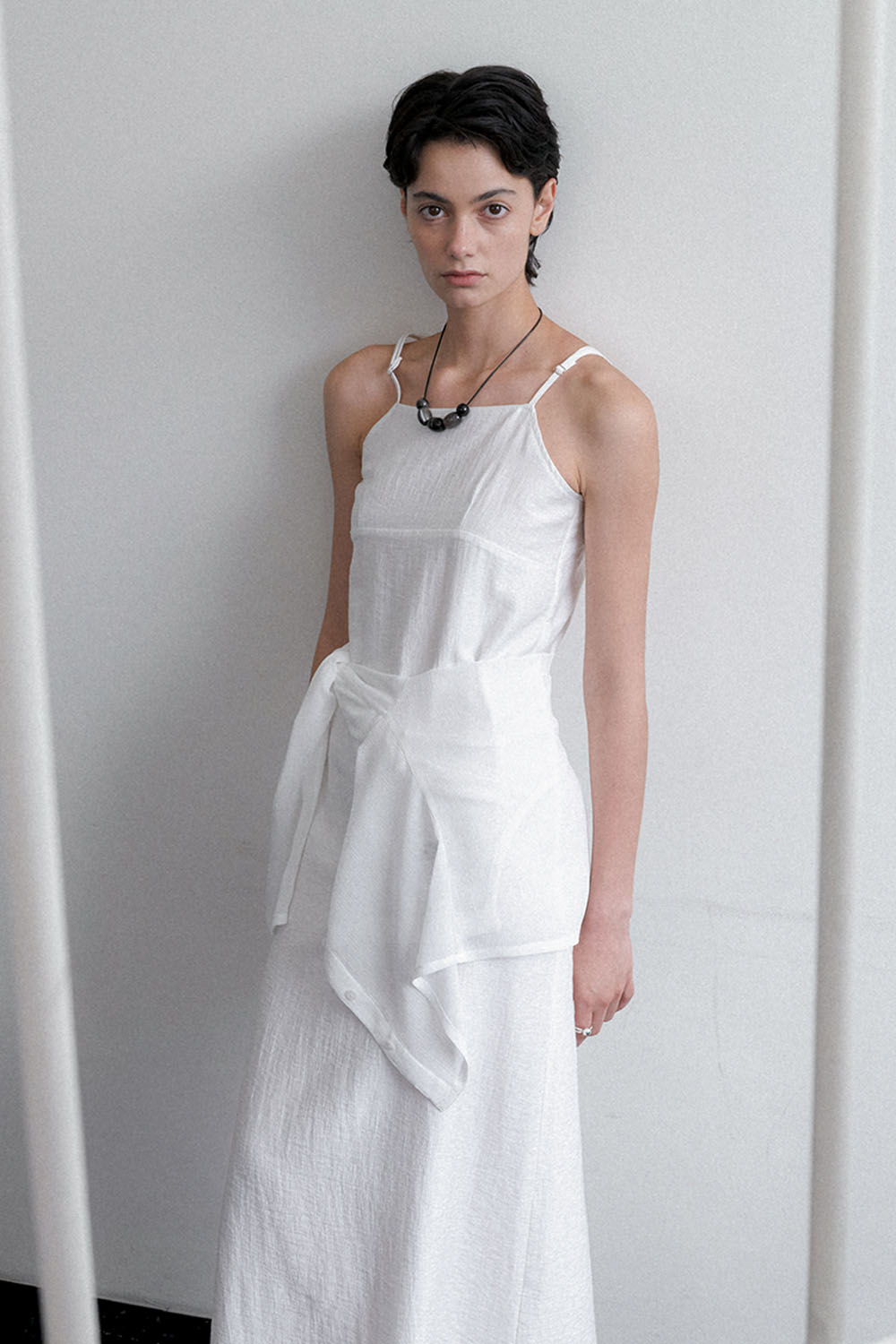 Crease Sleeveless Long Dress White - 메인 이미지