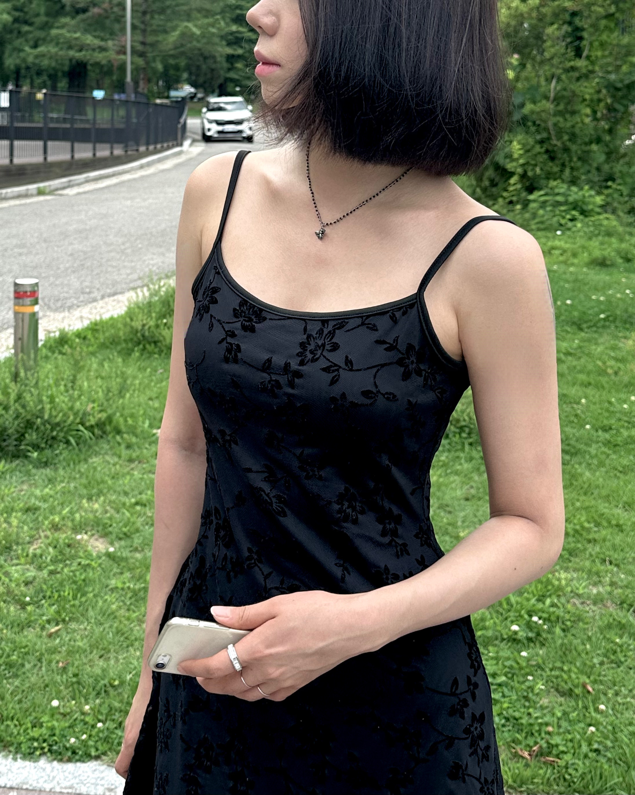 이유진 써지컬 블랙비 글로우 벌 목걸이 - 상세 이미지 4