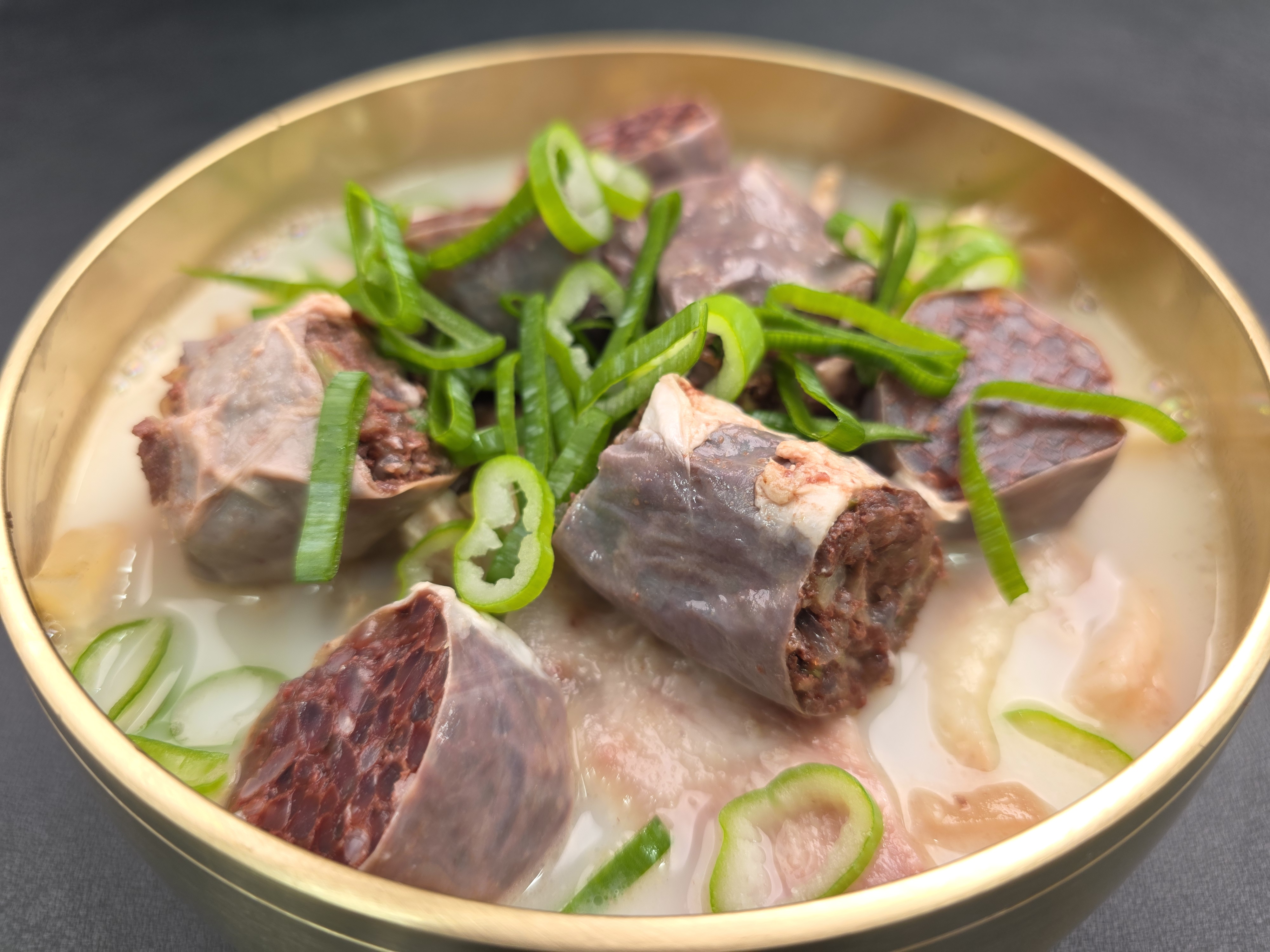 [막내연호 압도적 순대국 돼지국밥] 푸짐한 2인분 1kg /진한한우사골육수, 국내산 대파 듬뿍 - 상품 이미지