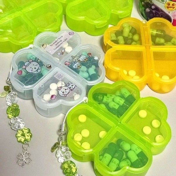 땡큐베리메르시 네잎클로버 휴대용 약통 알약케이스 4칸 소분통 소품 보관함 악세사리 케이스 - 상품 이미지