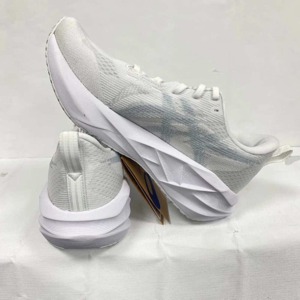 아식스 노바 블라스트5 스탠다드 러닝화 운동화 여성 화이트 1012B765