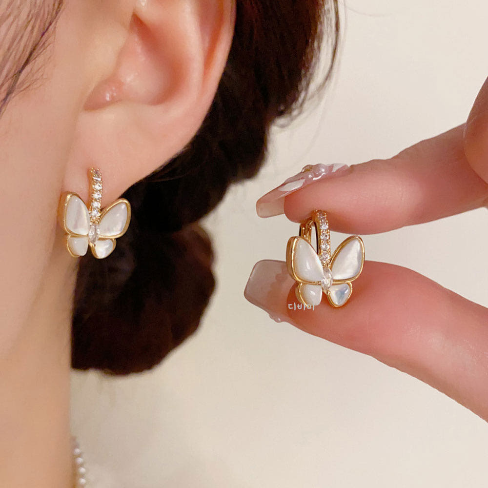 14K 화이트 나비 여자 원터치 귀걸이 골드 큐빅 고급 이어링 - 메인 이미지