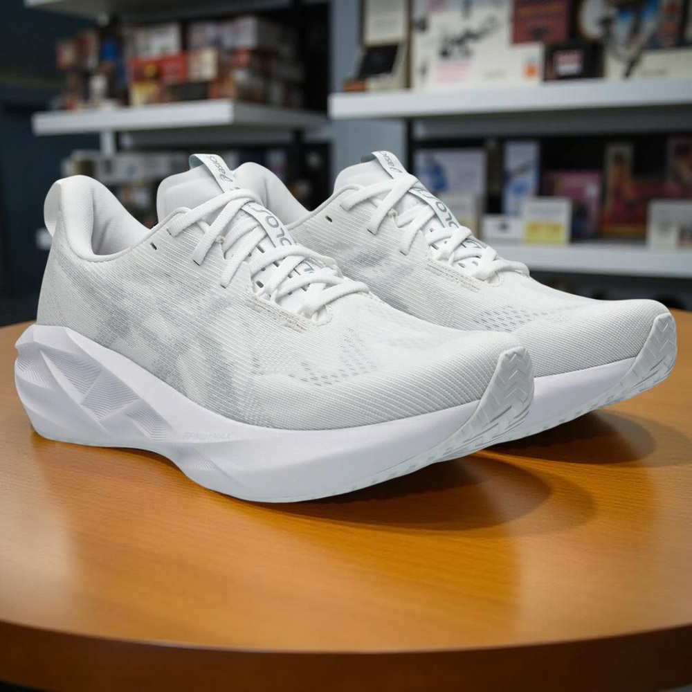 아식스 노바 블라스트 5 러닝화 운동화 남성 화이트 1011B974