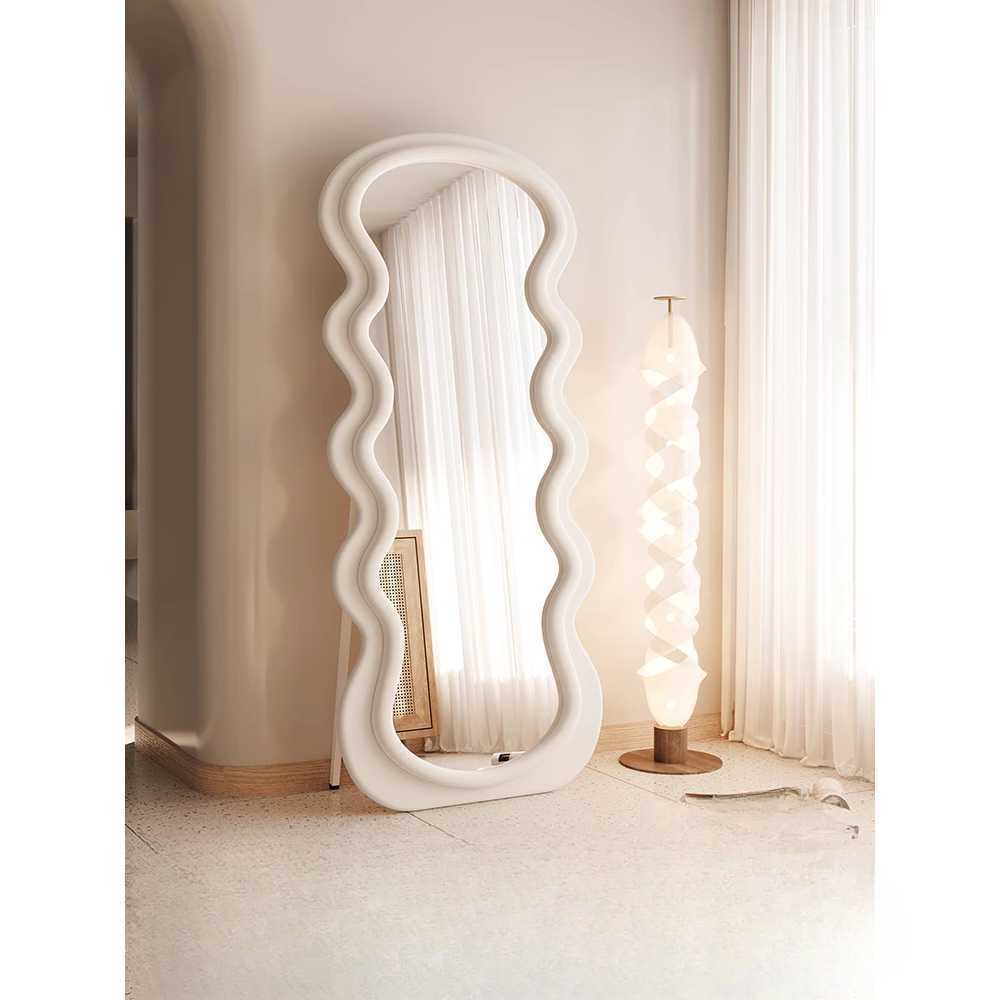 웨이브 디자인 전신 거울 물결 프레임 인테리어 소품 베이지 170x70cm - 상품 이미지