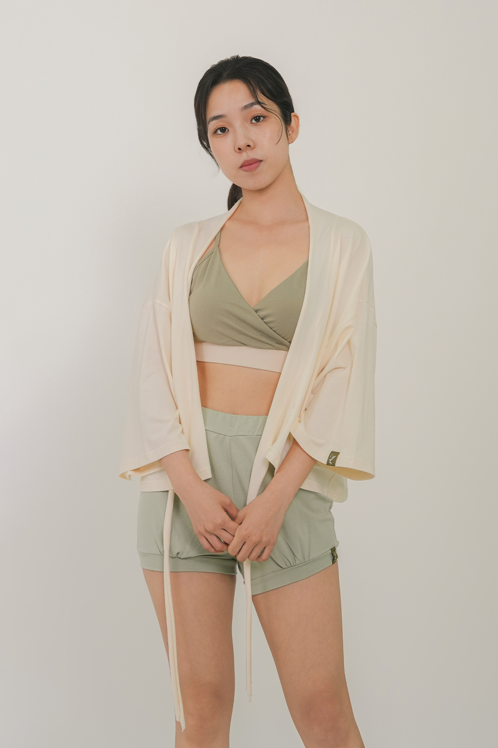 [에스라티] 아엠요기니 요가 커버업 가디건 하타 요가로브 여성 긴팔 요가복 필라테스복 상의 - 상품 이미지