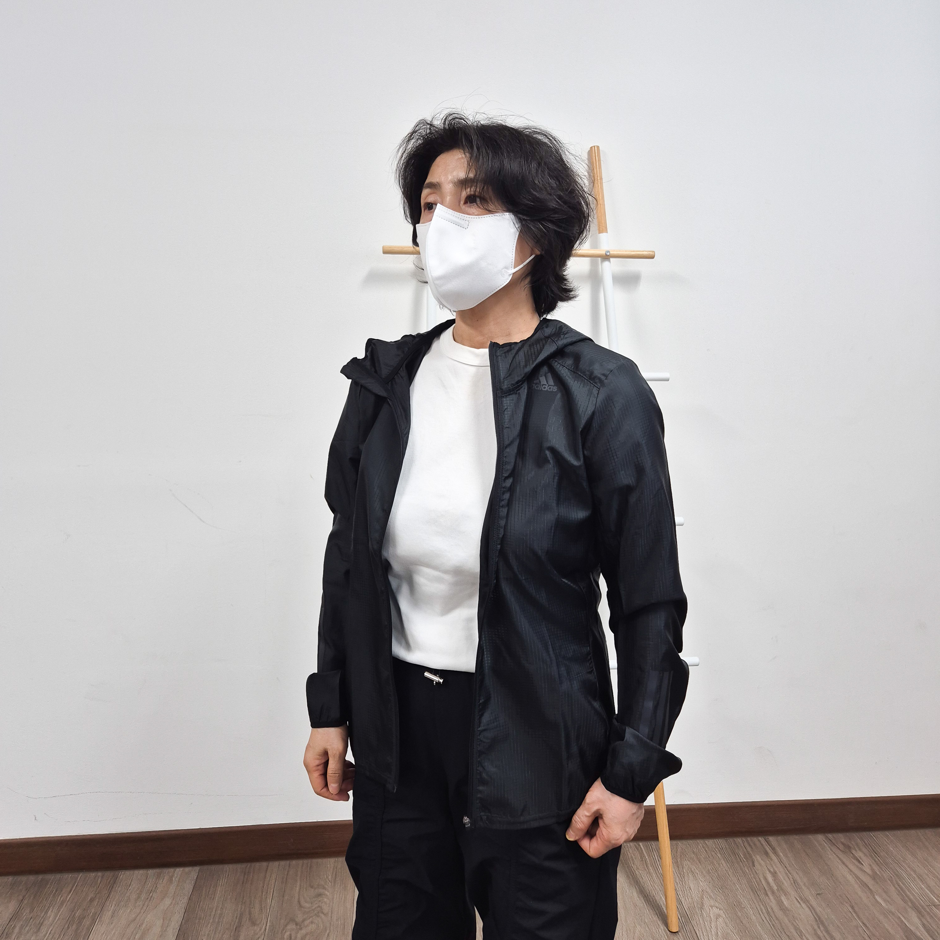 아디다스 초경량 여성 후드 바람막이 윈드브레이커 자켓 DZ2321 - 상세 이미지 2